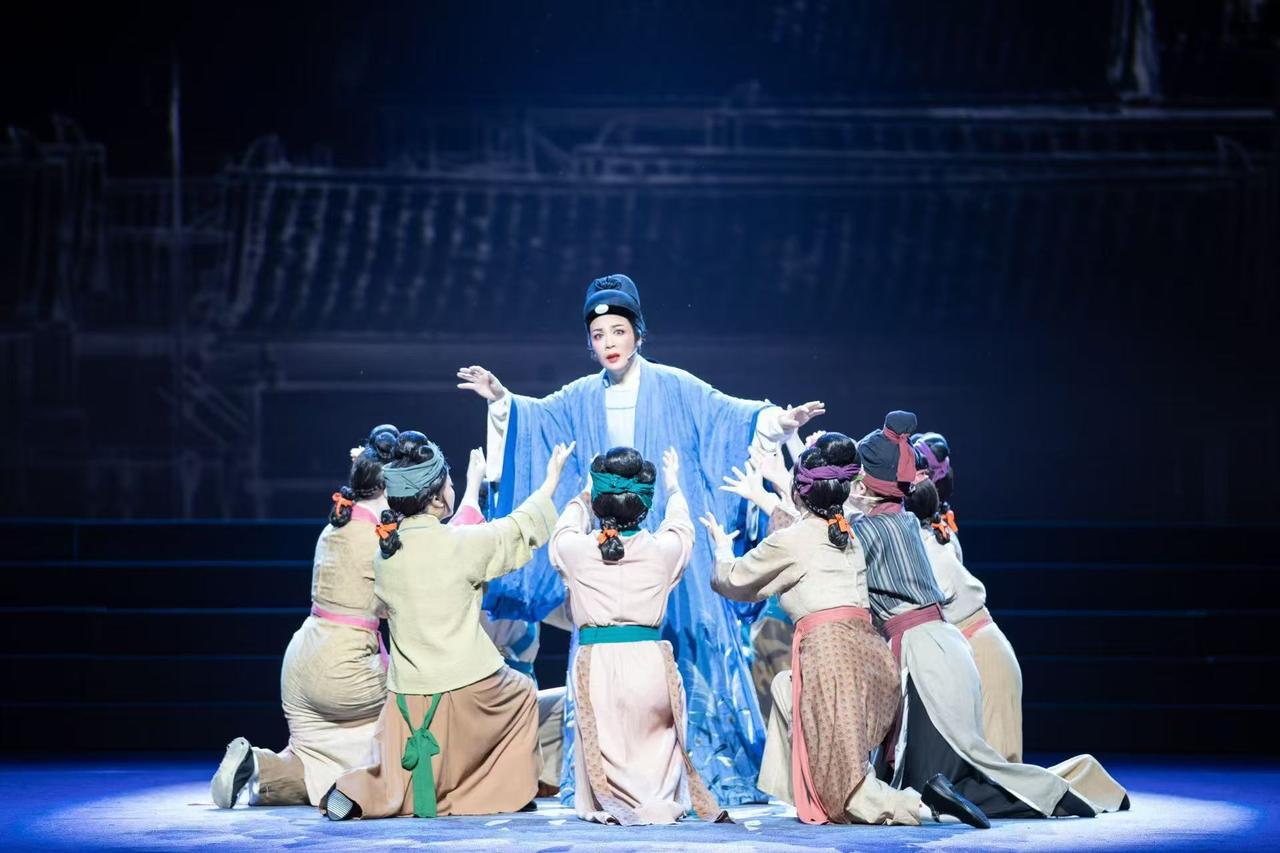 大型原創(chuàng)越劇《富春長歌》杭州首演 重現(xiàn)《富春山居圖》的故事